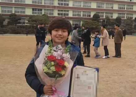 别人上节目成童星,他却混成表情包,火爆多年竟长残这样!