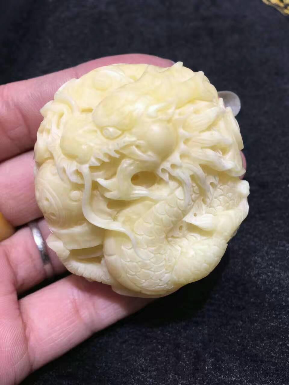 鸡油黄蜜蜡和白蜜哪个好,鸡油黄蜜蜡好看还是白花蜜蜡好看