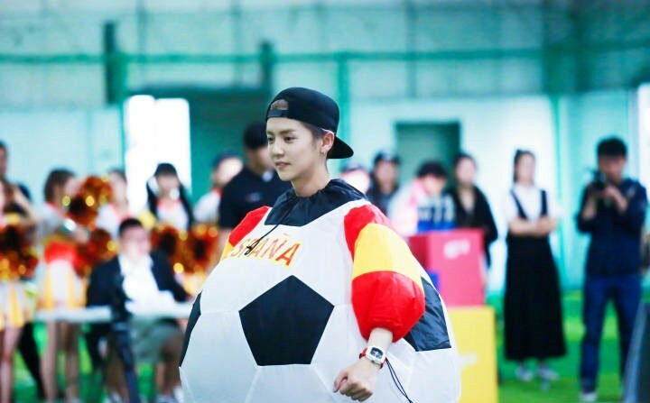 鹿晗打篮球集锦,鹿晗巅峰时期有多夸张打篮球