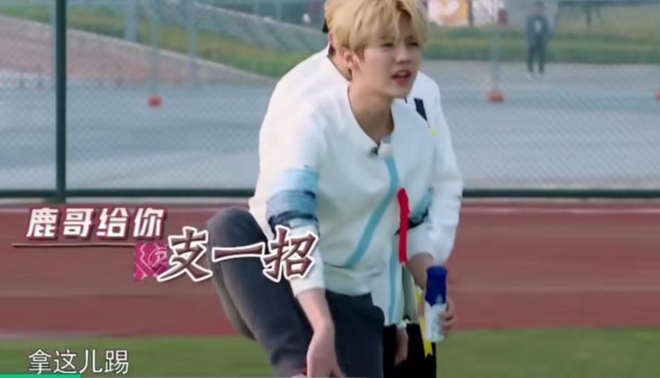 鹿晗热巴对视十指相扣还撩发,那么多路人甲都阻挡不了