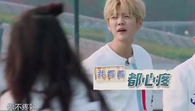 鹿晗热巴对视十指相扣还撩发,那么多路人甲都阻挡不了