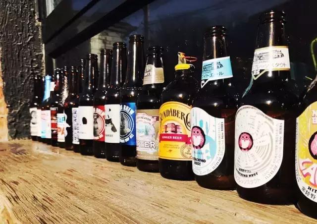 一对夫妻一墙之隔开两家咖啡店,上演的不是相爱相杀,而是了解