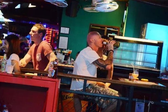 普吉岛芭东酒吧街旅游介绍,普吉岛芭东海滩酒吧街