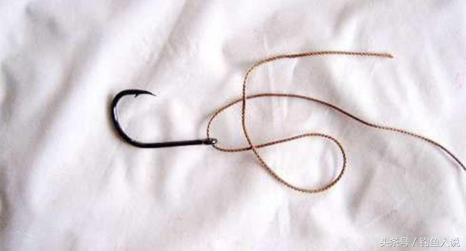 同型号的鱼钩带环轻还是直柄勾轻,直柄鱼钩和带环鱼钩哪种好