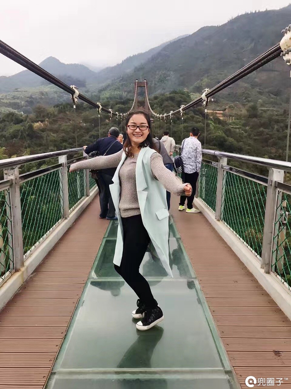 欢乐颂2谢童关关和好片段,欢乐颂2关关谢童去迪士尼玩