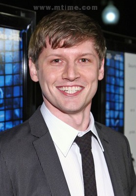 万恶之源绝不是脚踏三条船的大波妹，该是圣母内脑袋