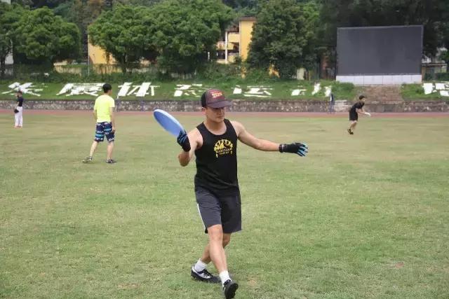 在接触极限飞盘前，很难想象世界上存在不需要裁判的集体竞技运动