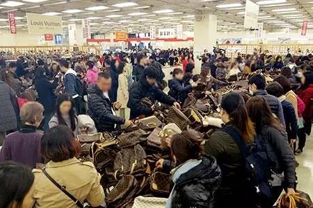 抢购限量香奈儿包包,在日本如何购买香奈儿包包