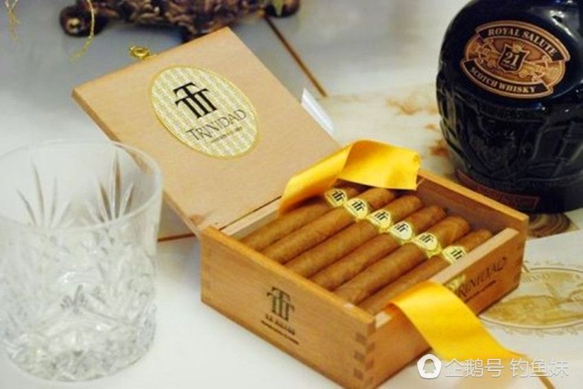 一盒香烟卖到68万,包装镀白金,镶嵌宝石!