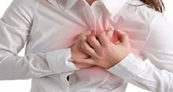 乳房疼痛和颈椎病有关系？你不知道的，颈椎病的5种特殊症状表现