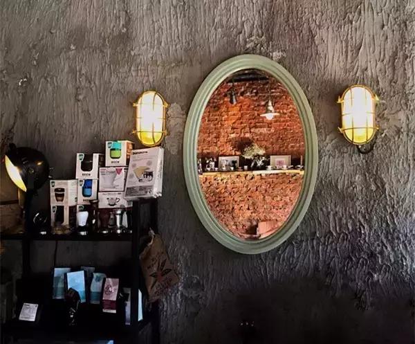 一对夫妻一墙之隔开两家咖啡店,上演的不是相爱相杀,而是了解