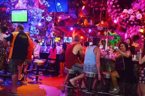 普吉岛芭东酒吧街旅游介绍,普吉岛芭东海滩酒吧街