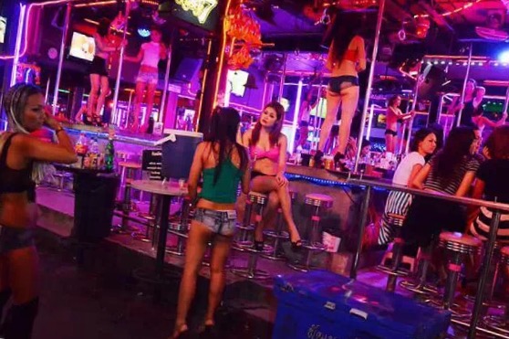 普吉岛芭东酒吧街旅游介绍,普吉岛芭东海滩酒吧街