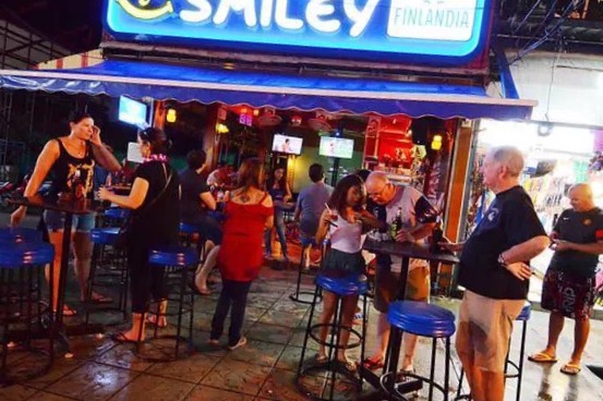 普吉岛芭东酒吧街旅游介绍,普吉岛芭东海滩酒吧街