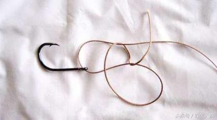 同型号的鱼钩带环轻还是直柄勾轻,直柄鱼钩和带环鱼钩哪种好