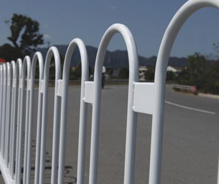 护栏姐,交通隔离栏作用
