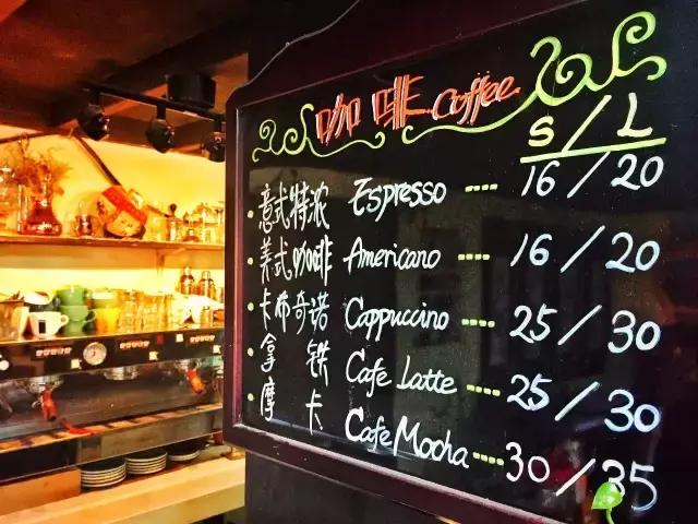 一对夫妻一墙之隔开两家咖啡店,上演的不是相爱相杀,而是了解