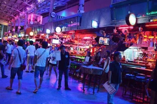 普吉岛芭东酒吧街旅游介绍,普吉岛芭东海滩酒吧街