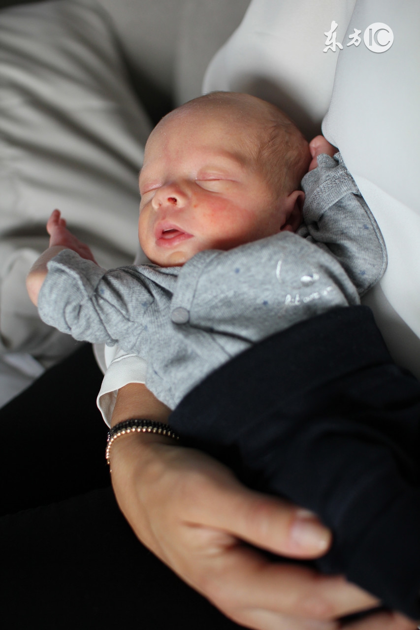 一岁宝宝出现贫血症状食补还是药补？