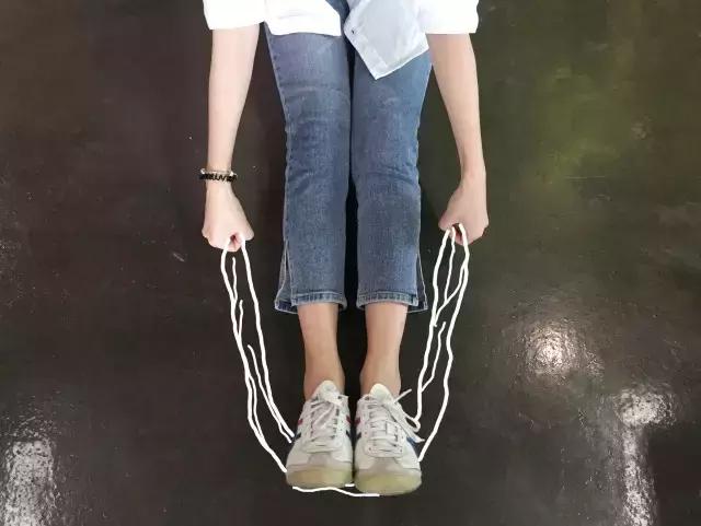 足弓和脚后跟痛怎么回事,长期走路脚掌痛鞋垫软还是硬