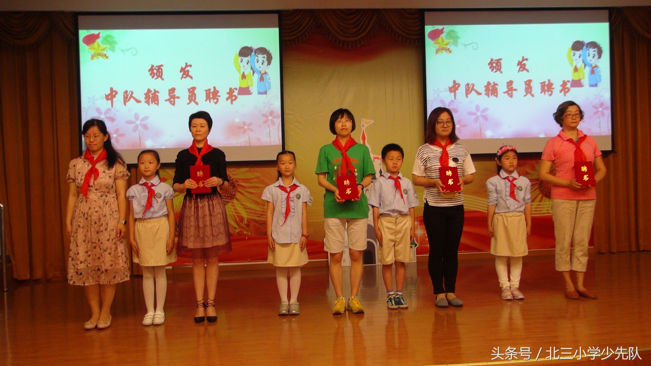 队歌声声心向*党**领巾伴我乐成长