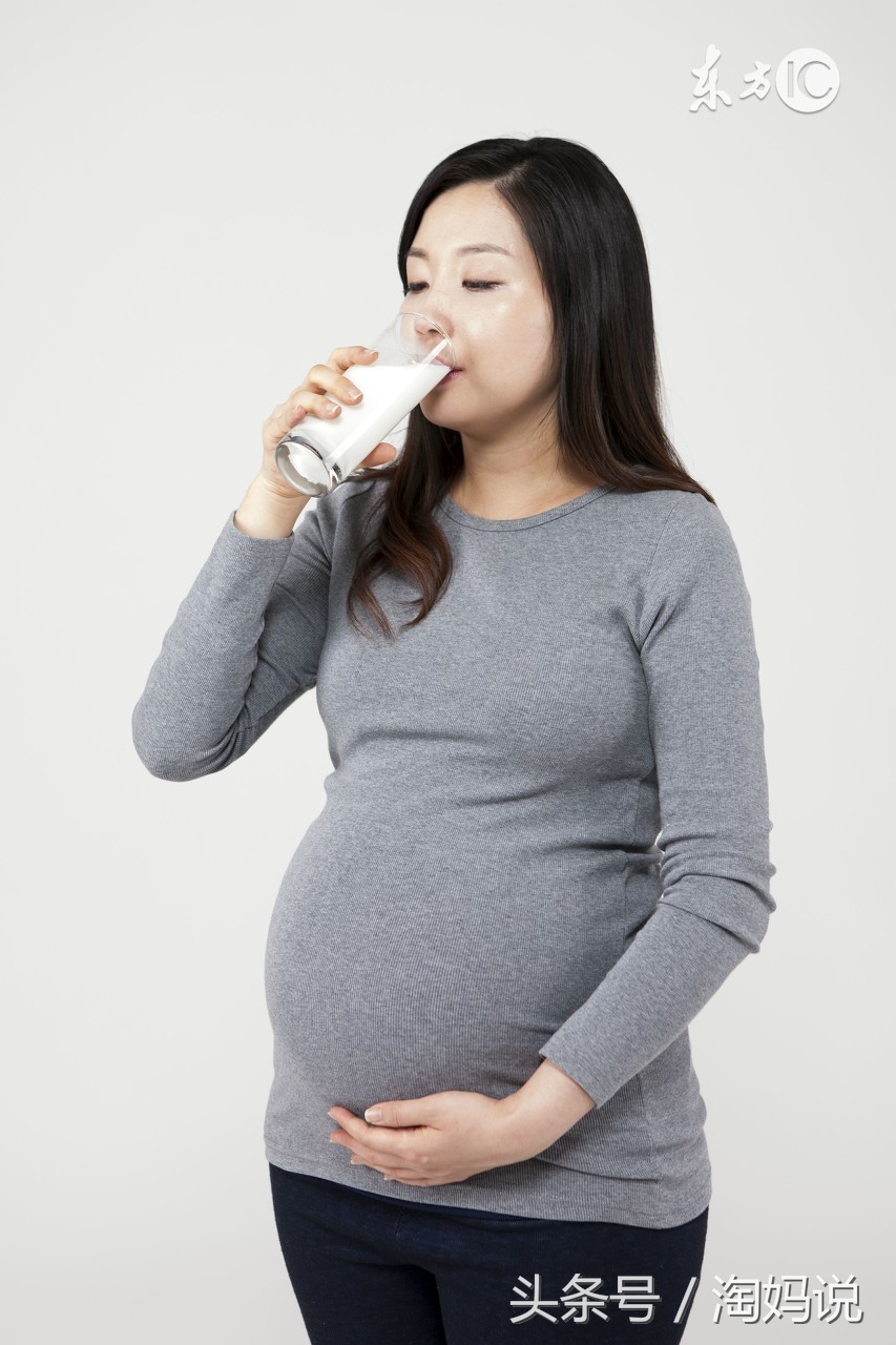 宝宝在妈妈肚子里踢膀胱怎么解决,怀孕期间胎儿总是踢膀胱漏尿