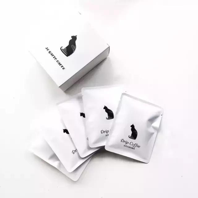 一对夫妻一墙之隔开两家咖啡店,上演的不是相爱相杀,而是了解