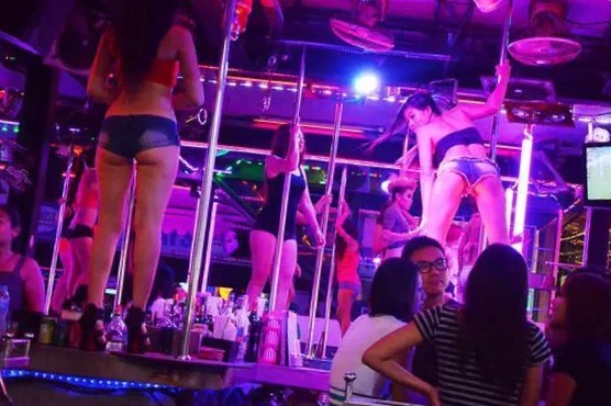 普吉岛芭东酒吧街旅游介绍,普吉岛芭东海滩酒吧街