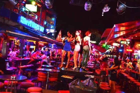 普吉岛芭东酒吧街旅游介绍,普吉岛芭东海滩酒吧街
