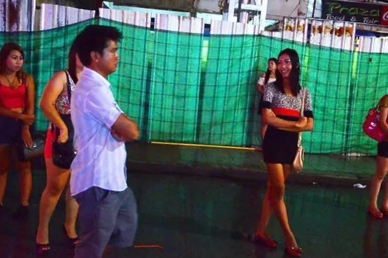 普吉岛芭东酒吧街旅游介绍,普吉岛芭东海滩酒吧街