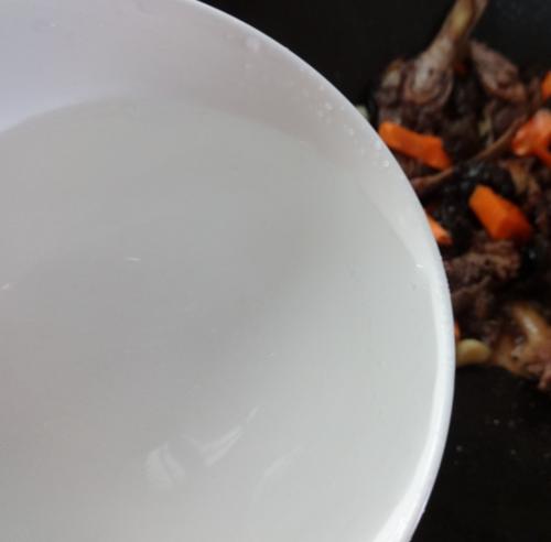 干锅啤酒鸭的做法,干锅鸭的做法