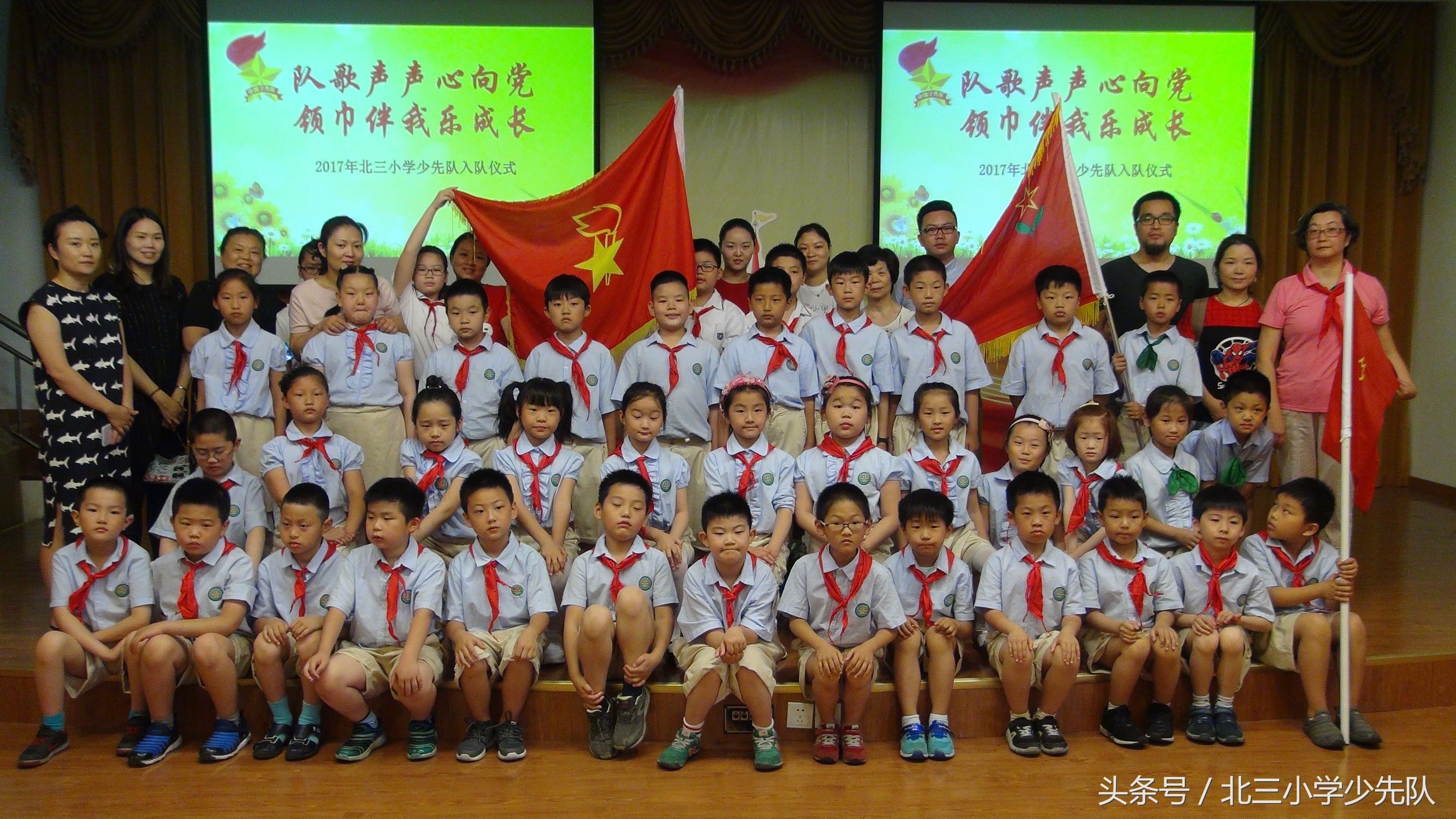 队歌声声心向*党**领巾伴我乐成长