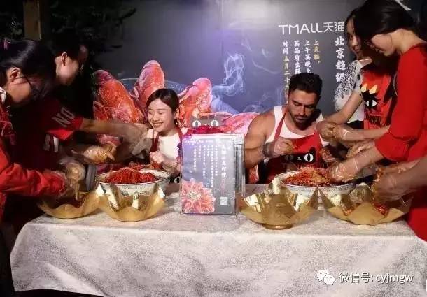 95斤美女一小时吃1000只小龙虾,女子吃40斤小龙虾