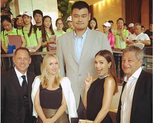 nba公认的第一美女球员,nba姚明女球迷