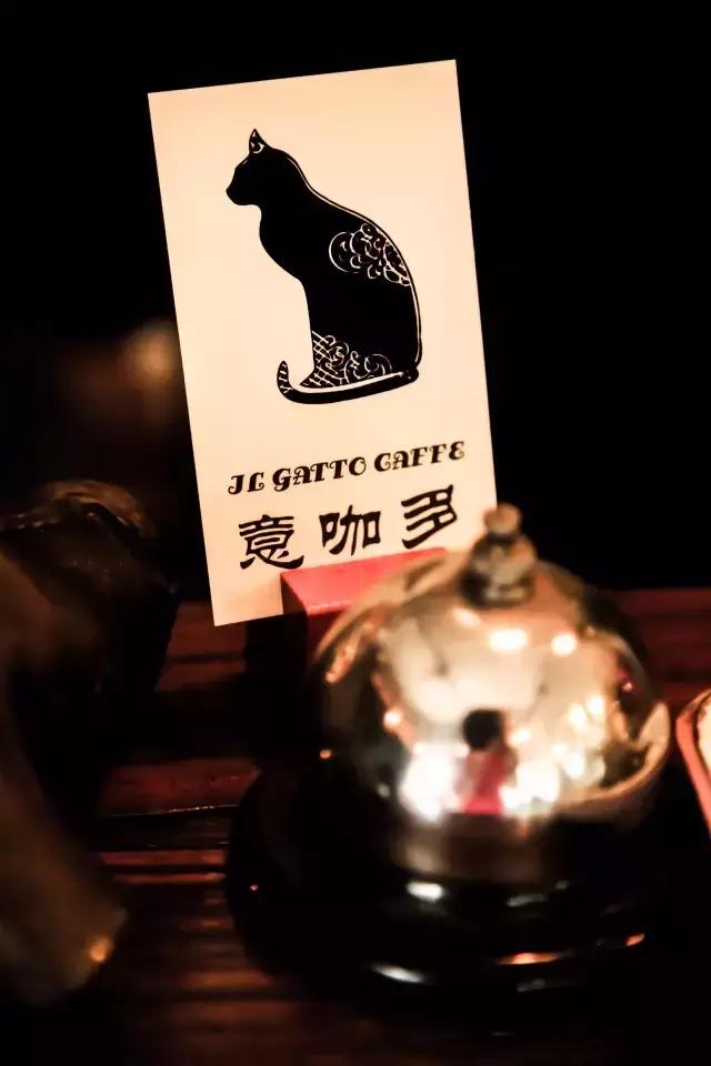 一对夫妻一墙之隔开两家咖啡店,上演的不是相爱相杀,而是了解