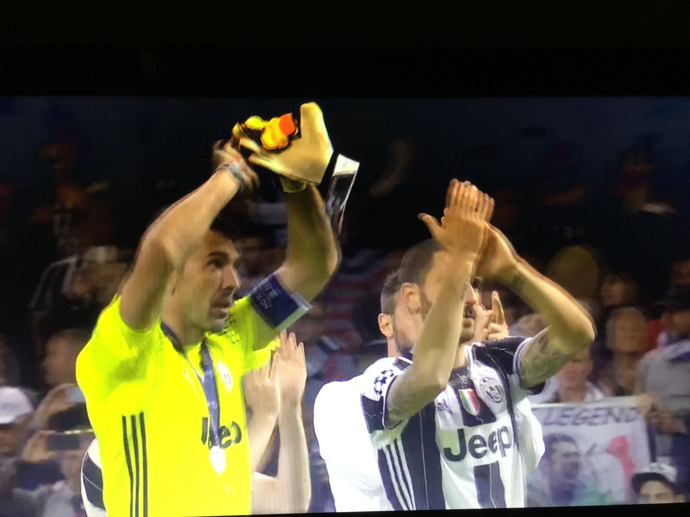 17-18欧冠皇马vs尤文图斯回放,2022欧冠皇马夺冠伯纳乌现场