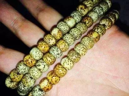 星月菩提手串盘花了是什么样子,星月菩提如何分辨是否盘花盘黑