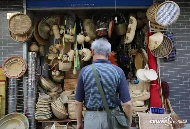 想去竹芭市买个竹子编的电壶壳，但不知道在哪买瓶胆