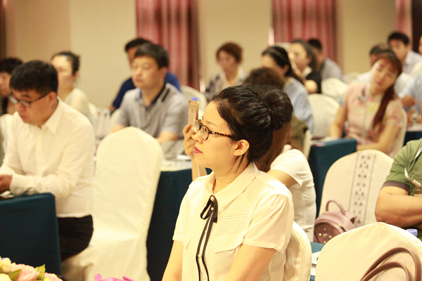 开启救助行动—上睑下垂公益性学术论坛北京首发