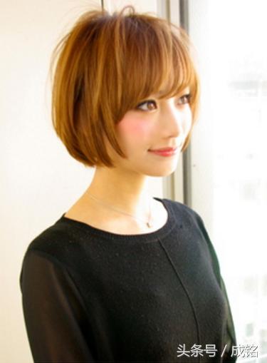 短发碎发发型女2022流行发型减龄,短发碎发发型女2020流行发型干练