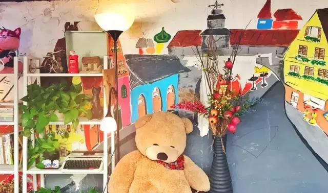 一对夫妻一墙之隔开两家咖啡店,上演的不是相爱相杀,而是了解