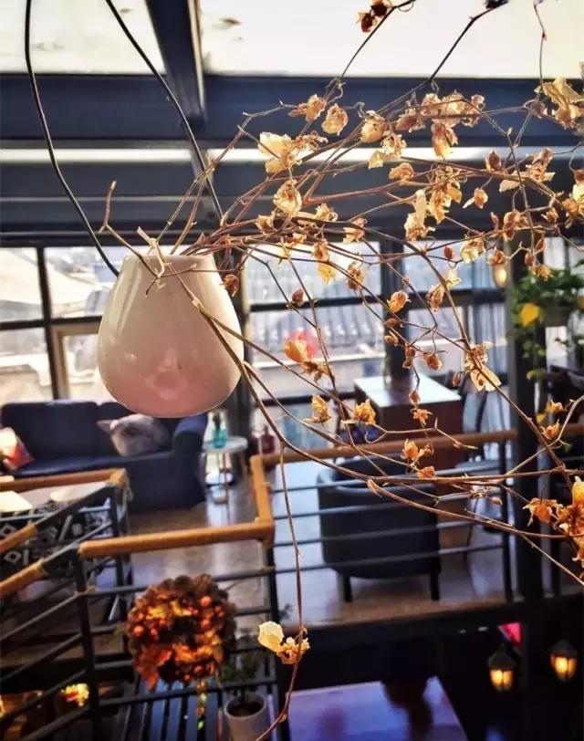 一对夫妻一墙之隔开两家咖啡店,上演的不是相爱相杀,而是了解