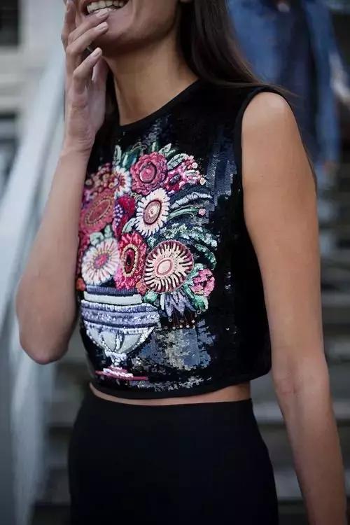 衣服破了个小洞怎么补无痕迹,衣服破了一个特别小的洞