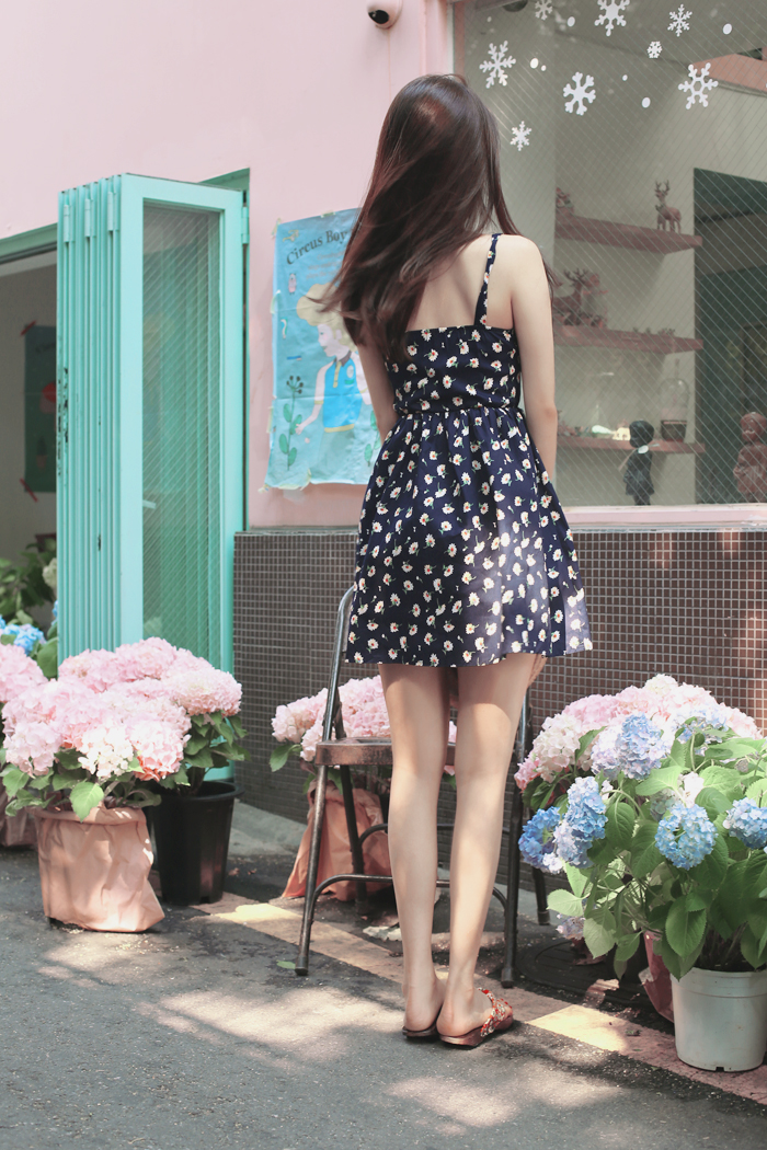 清凉一夏韩国街头网红小姐姐正流行这样穿搭