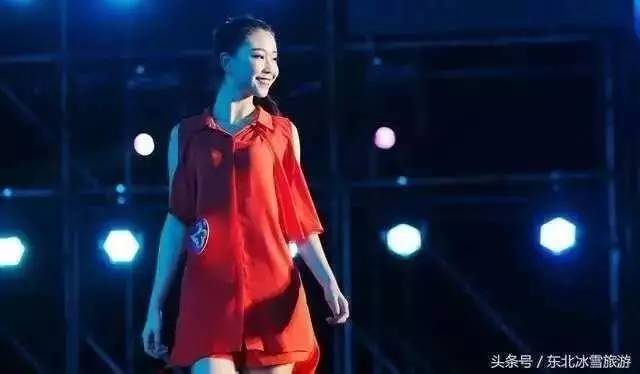 学院风格时装发布会,完整的服装发布会