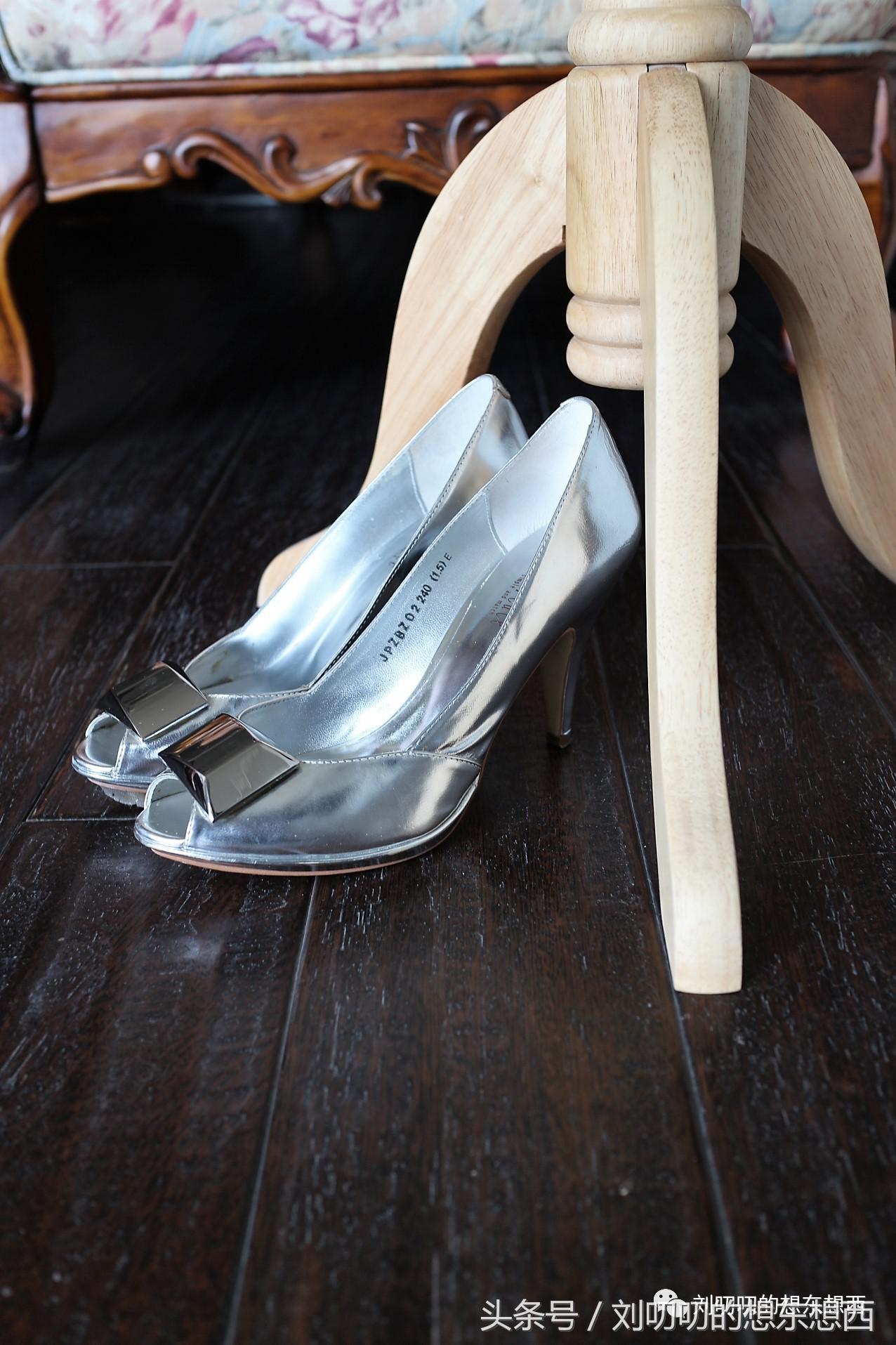 如何把严肃的正装西服穿出不羁感-一日一Look之黑白配二