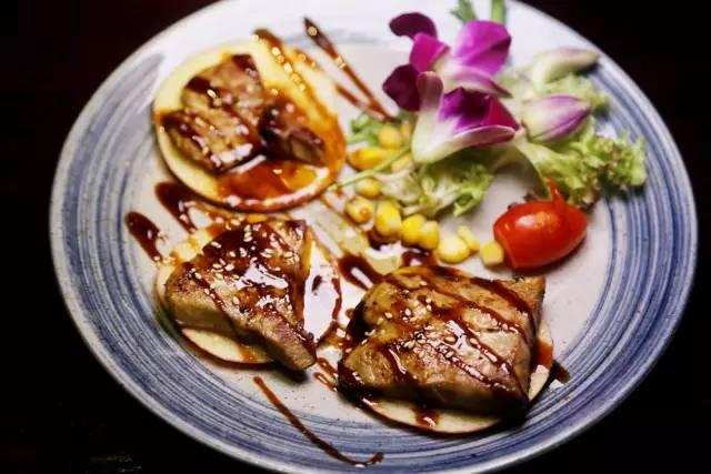 所有的美好都藏在不经意间，日式顶级活造刺身料理等你来寻味！