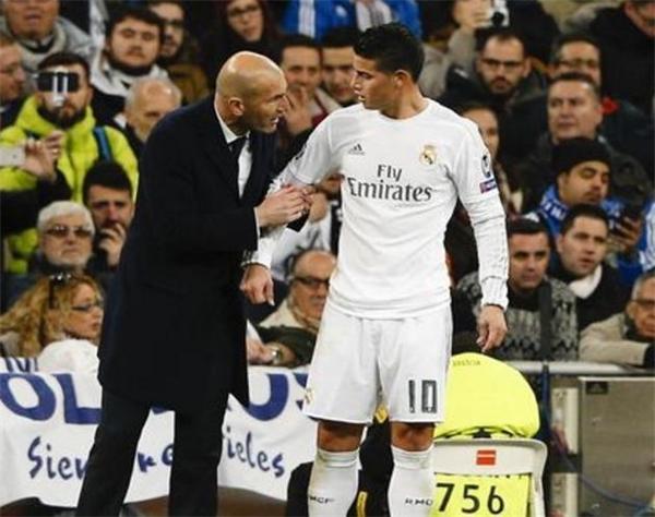 心酸！J罗夺冠后拒绝和齐达内庆祝，齐祖已下定决心要赶走他！
