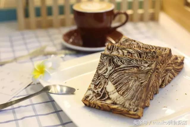 西南第一家吐司专门店，一出炉10分钟抢光！