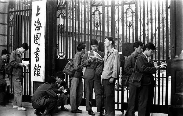 高考准考证一般都是怎么拿到的,如何找到自己当年高考的准考证